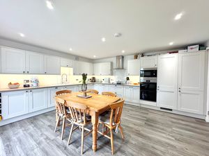 Photo 25- click for photo gallery